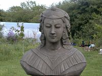 B2 Victoria Bust