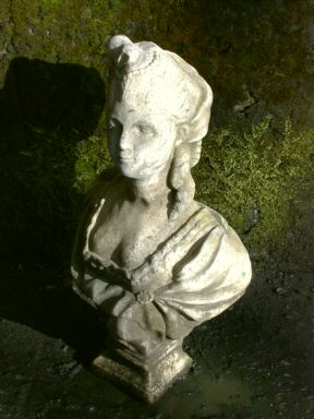 B1 Josephene Bust